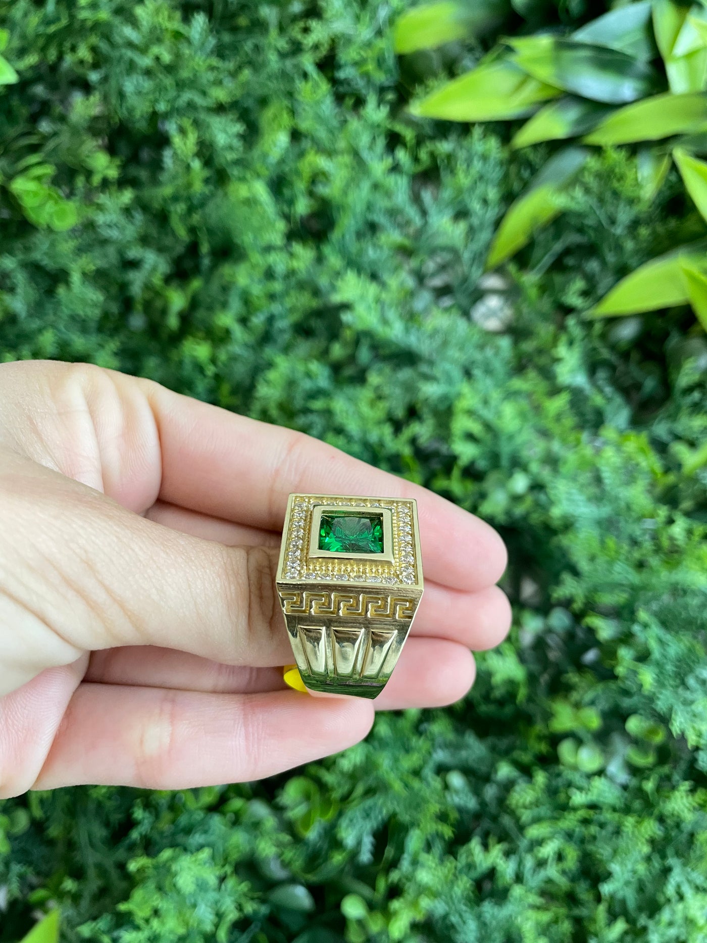 Anillo con Piedra verde